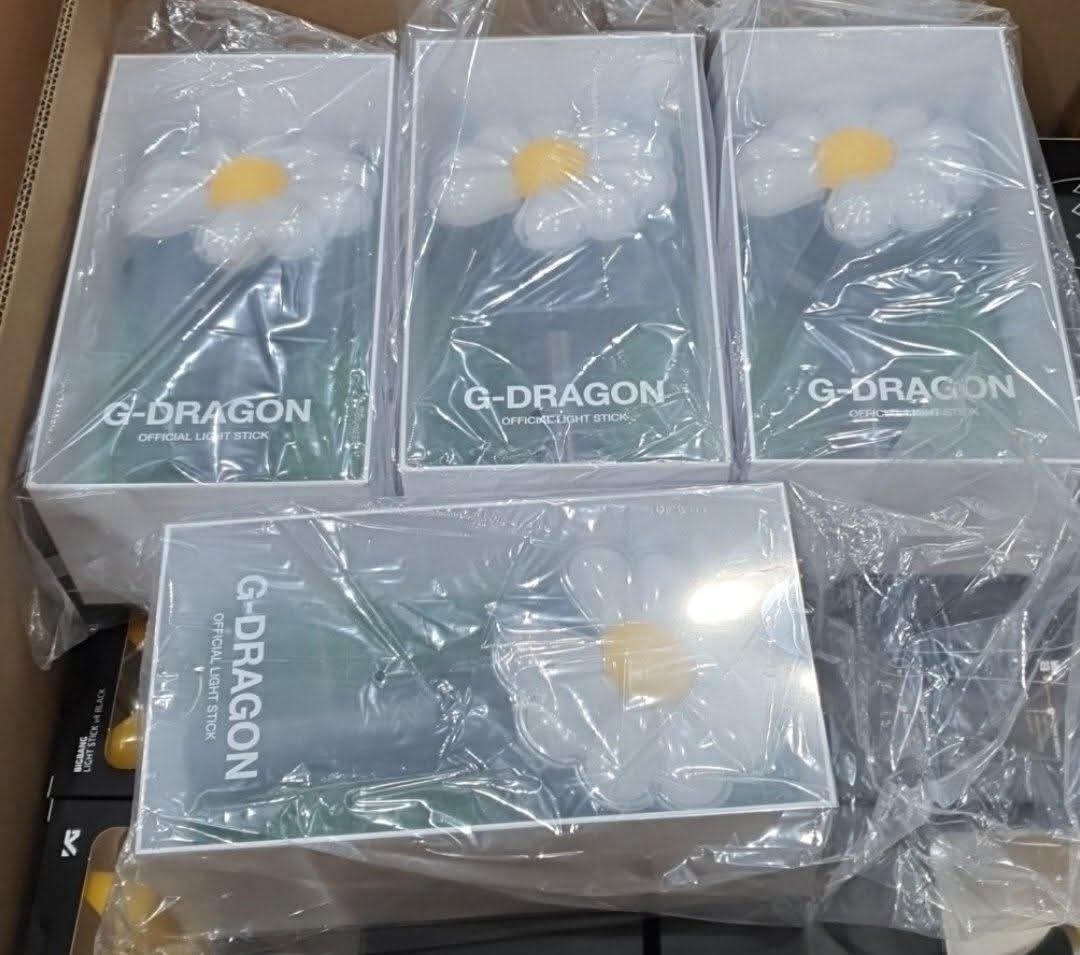 [PREORDER] G-DRAGON OFFICIAL LIGHTSTICK DAISYBONG - RESELL